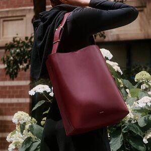 Cuyana Oversized Linea Bag • Smooth Leather • Cherry • MSRP $558 • Sold Out